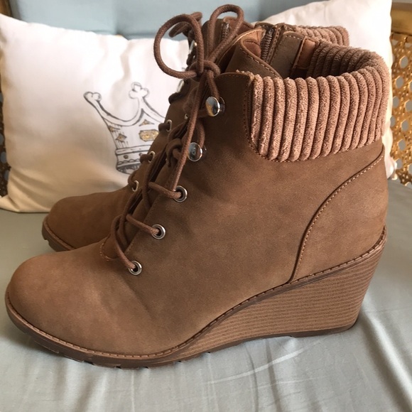 R2 Brown/tan wedge platform lace up & zip up rounded toe, ankle booties size 8.5 - Picture 11 of 11